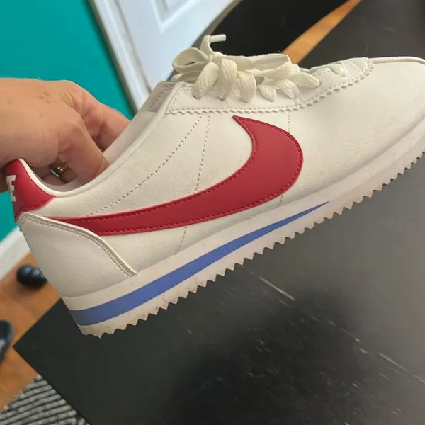 vintage Cortez leather sneakers in women’s 7. GUC - Image 4