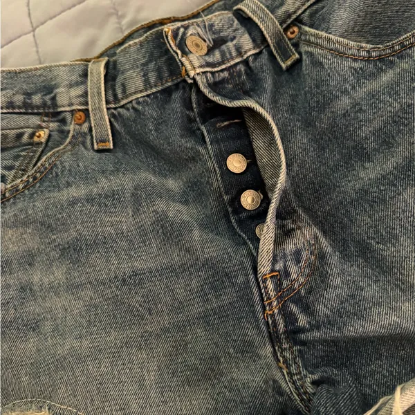 Levi's 501 Women's Denim Shorts Size 33 - Image 4