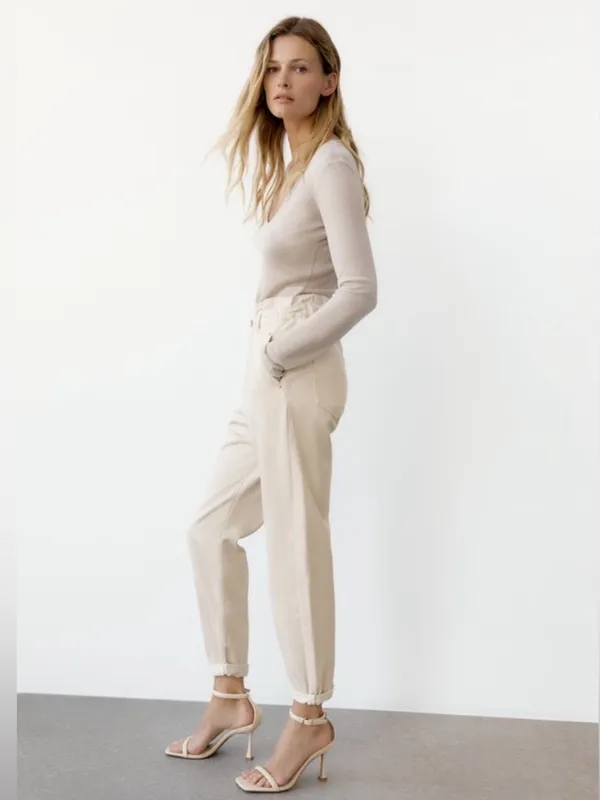 Zara baggy high waisted paperbag jeans in Ecru.....size US 2 - Image 3