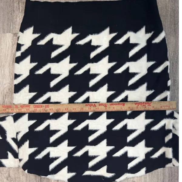 Andrea Jovine Womens Black White Houndstooth Fuzzy Crewneck Sweater Size Medium - Image 6