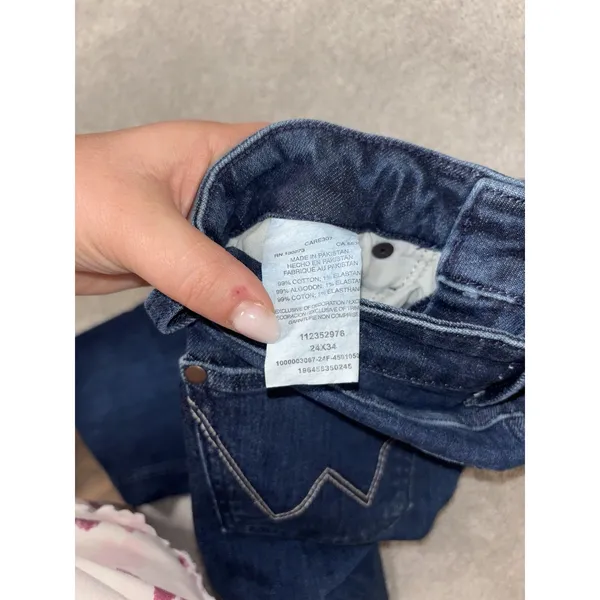 wrangler mid tise trouser raw hem size 24x30‎ dark wash Cut To 30in Inseam - Image 7