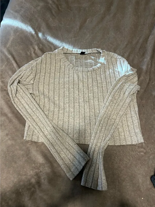 Shein Basic Long Sleeve Crop Tops  - Image 2