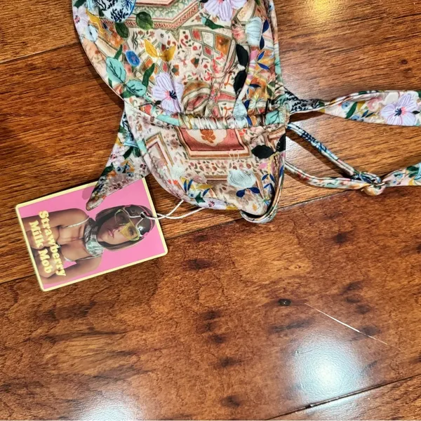 Strawberry Milk Mob Dusk Top NWT Size Large - Image 4