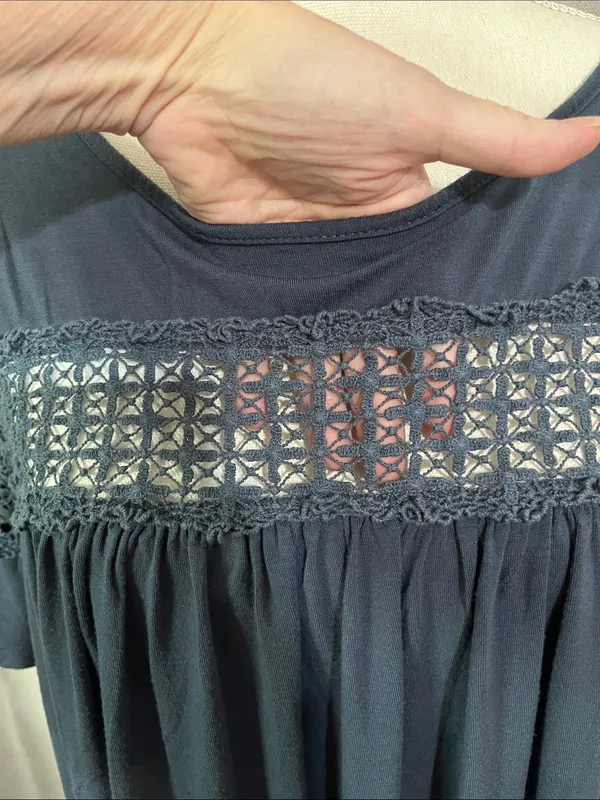 Pretty Torrid Navy Crochet Yoke Short Sleeve Top - Image 6