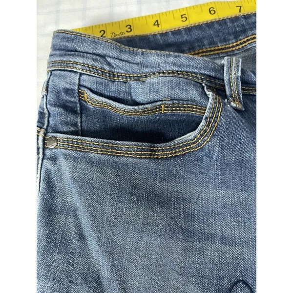 Bandolino Embroidered Skinny Jeans Women’s Size 12 Medium Wash Frayed Cuff Boho - Image 9