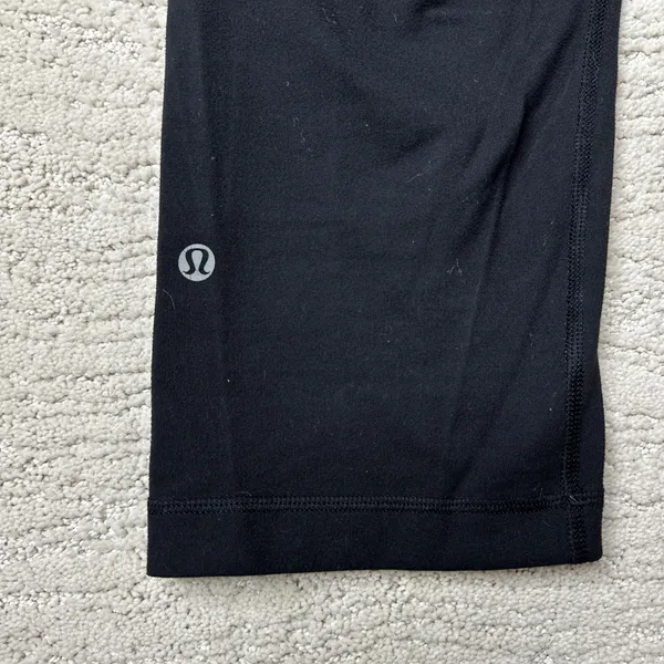 Women's Lululemon 12 Wunder‎ Under Crop Black Reversible Leggings - Image 4