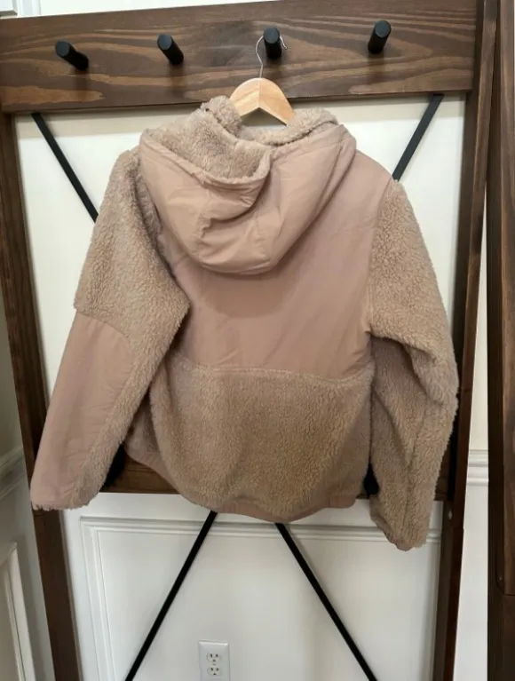 size Medium Women’s Patagonia Shelled Retro-X Pullover - Image 2