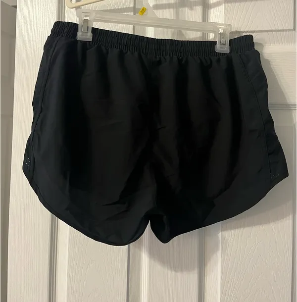 Under Armour HeatGear Shorts Athletic Black Loose - Image 2
