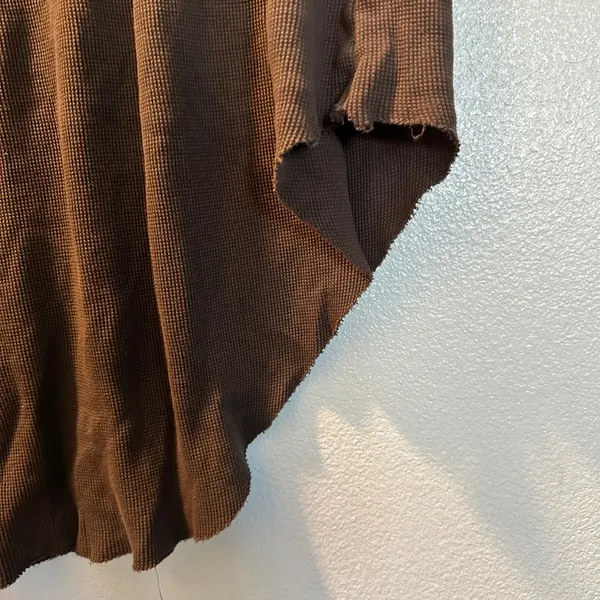 Short sleeve thermal asymmetrical crew neck dress - Image 4