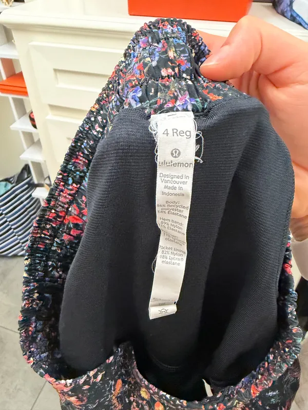 Lululemon Shorts 2.5" - Image 3