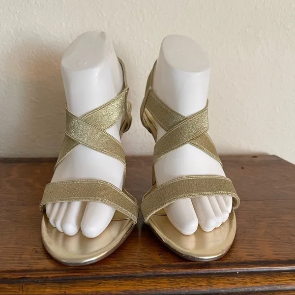 Liz Claiborne Gold‎ Heels - Image 2