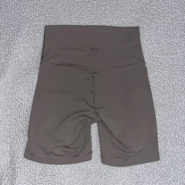 TNA Bike Shorts Aritzia High-Rise - Image 3