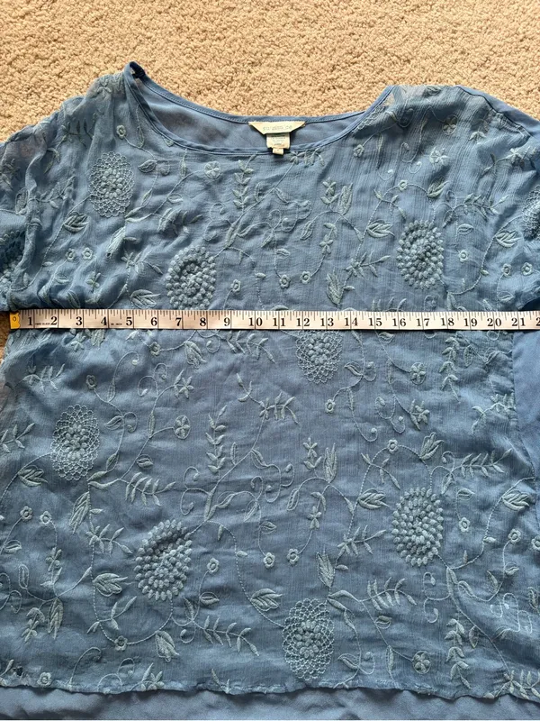 SUNDANCE Blue Embroidered Silk Short Sleeve Sheer Overlay Blouse Top Sz large - Image 13