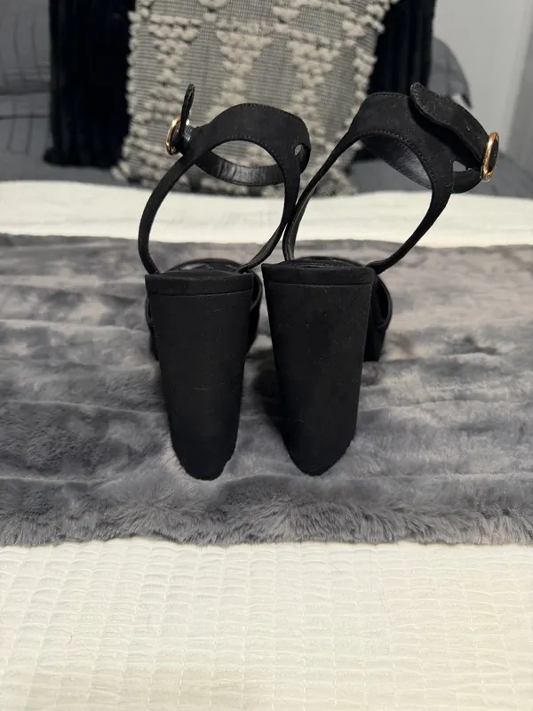 Steve Madden suede Heels size 8 - Image 3