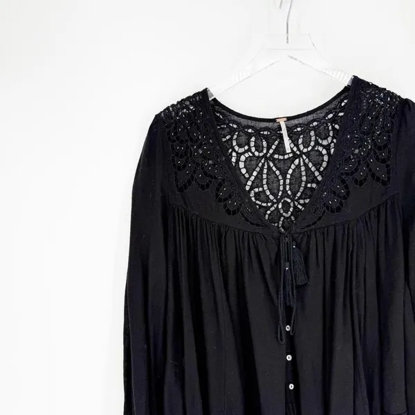 Free People Doin' It Right‎ Black Eyelet Top Women's Size XS Boho - Image 4