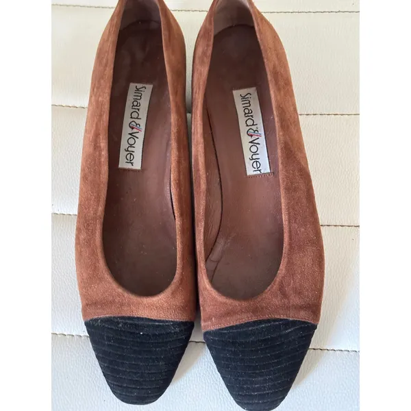 Simard & Voyer Brown Suede Black Cap Toe Low Block Heel Pumps Womens 7 B - Image 2