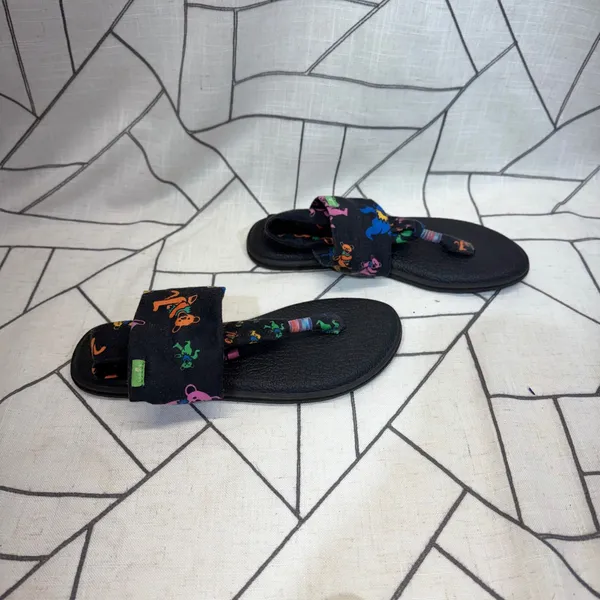 Sanuk Grateful Dead Yoga Sling 2 Sandals Size 7 Black Dancing Bears Print‎ - Image 2