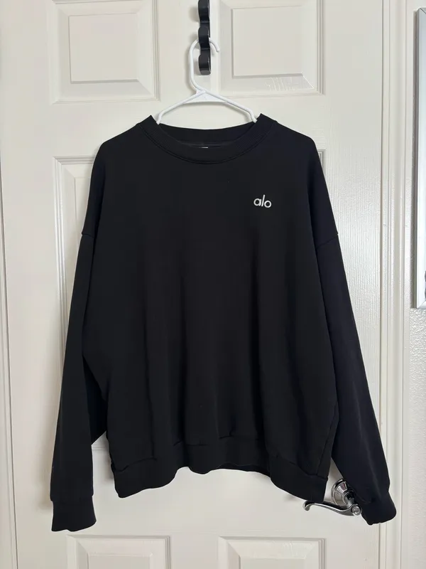 ALO Yoga Black Accolade Crew Neck Pullover - Image 2