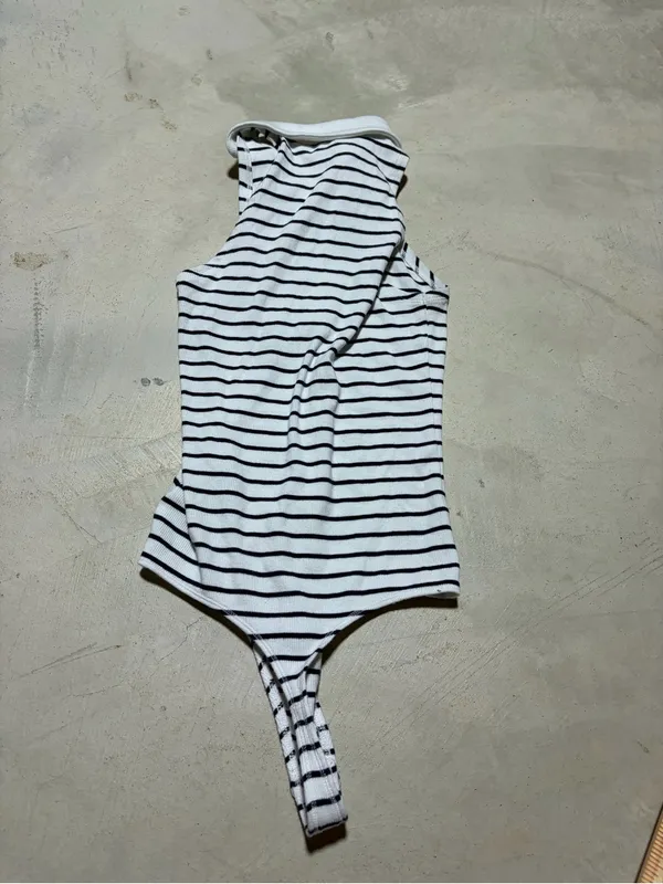 Abercrombie & Fitch Striped Polo-Style Bodysuit medium - Image 7