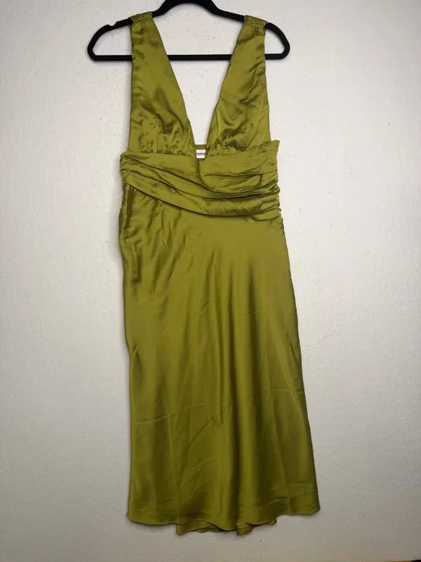 Guizio Satin Plunge Neck Midi Dress with Ruched Waist - Image 2