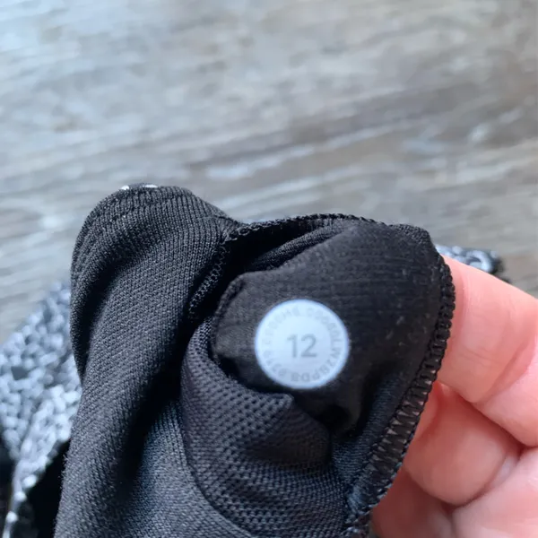 Lululemon Black and White Sports Bra 12 - Image 5