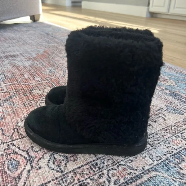 UGG Patten 1006794 Black Suede Shearling Women’s Boots Size 7 - Image 4