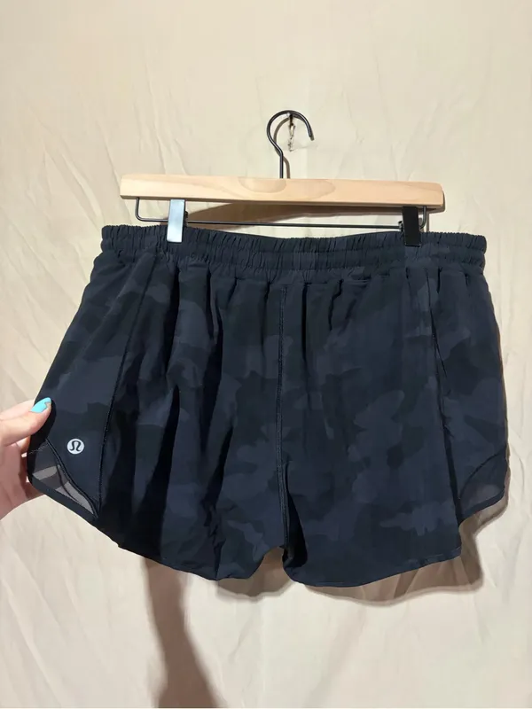 Lululemon Hotty Hot Short II *Long 4" - Image 2