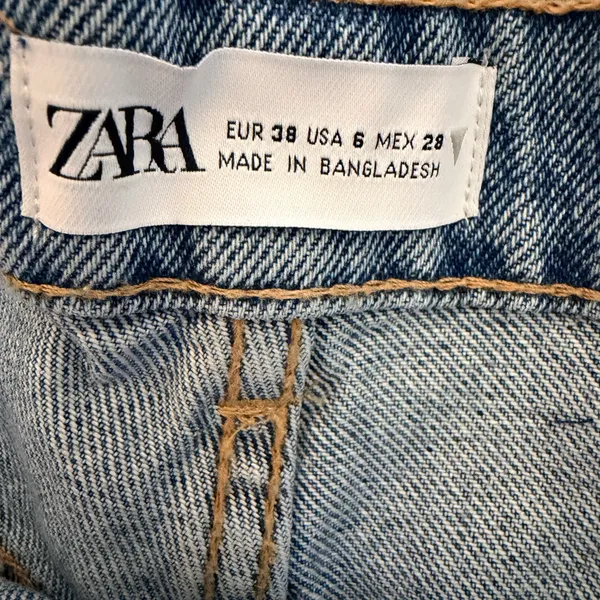 Zara Women's Blue Button Fly Denim Shorts NWT - Image 6