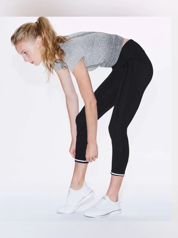 Lululemon All The Right Places Crop II 23" legging black size 6 - Image 12