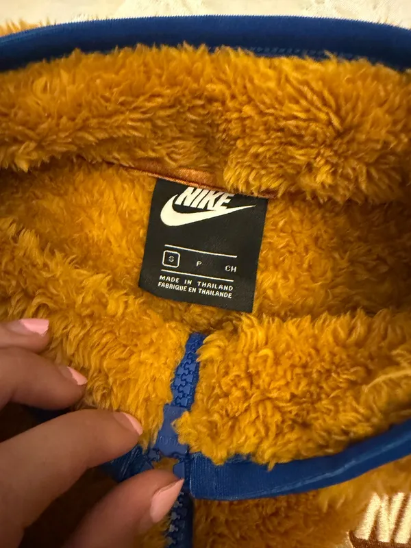 Nike Fuzzy Cropped Quarter-Zip - Image 2