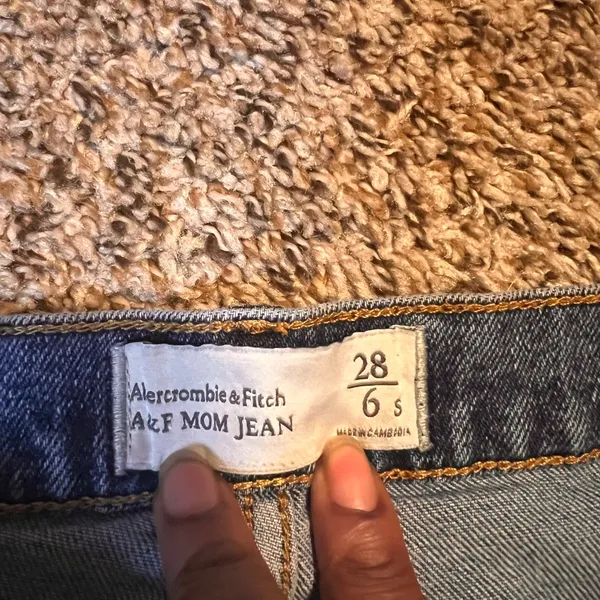 Abercrombie Fitch Mom Jeans Distressed Ripped Blue Denim‎ Size 28 Cropped - Image 2
