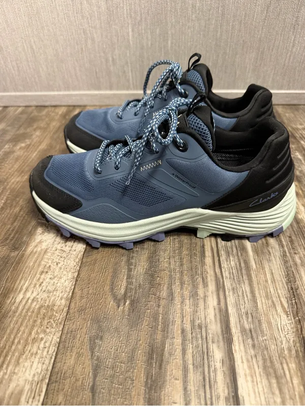 Clarks Women’s  Blue Waterproof Trail Sneaker Size 6 - Image 9