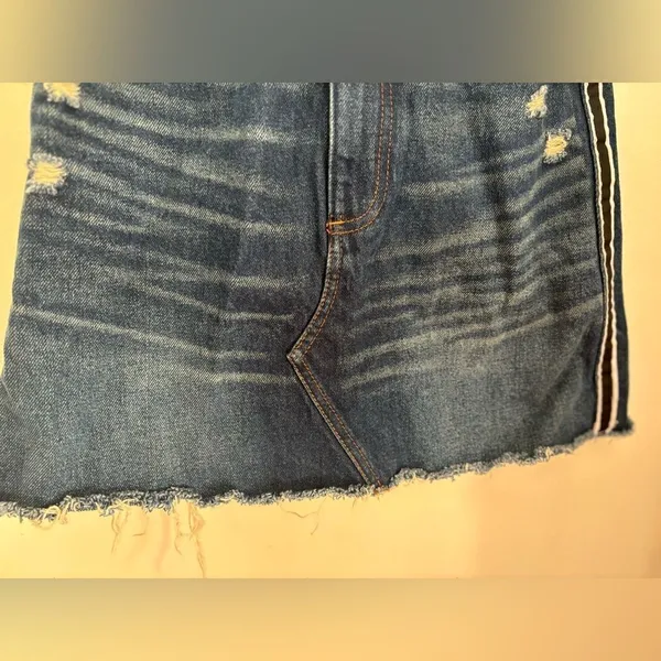 Abercrombie distressed denim skirt size 0 100% cotton - Image 7