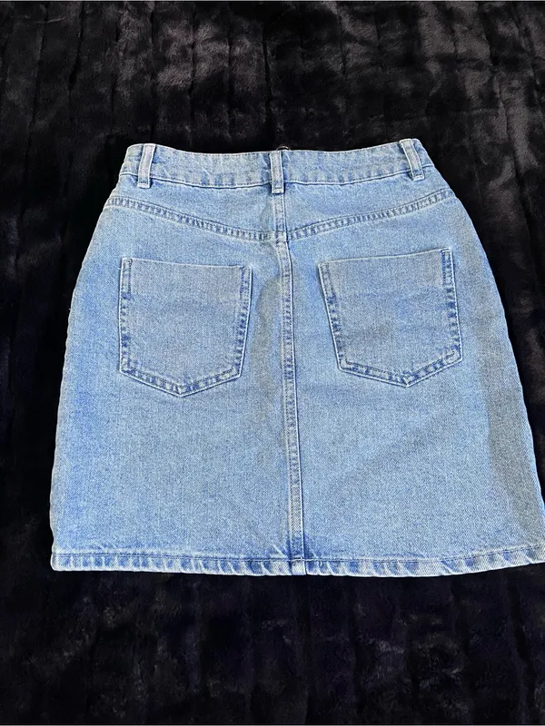 ASOS Women’s Light Wash Denim Mini Skirt Size 4 NWOT - Image 2