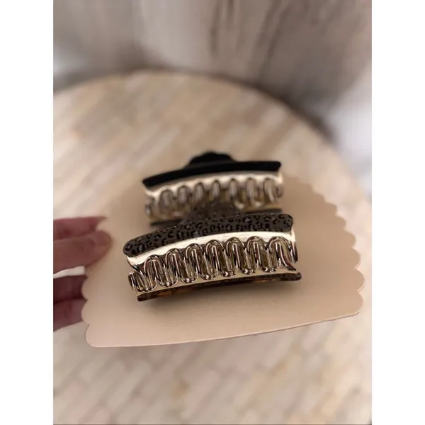 Encanté Hair Claw Clip Set | Black & Leopard Print Clips | Medium Size | Chic Ev - Image 3