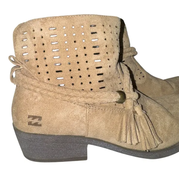 Billabong Womens Ankle Boots‎ Sz 8 Nico Dune Beige Braid Tassels Faux Suede Boho - Image 2