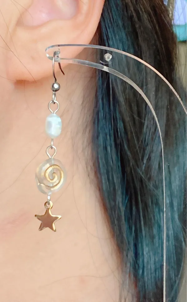 Handmade boho grunge fairy whimsical funky style quality Czech glass swirl pearl dangle earrings🌀⭐️ - Image 5