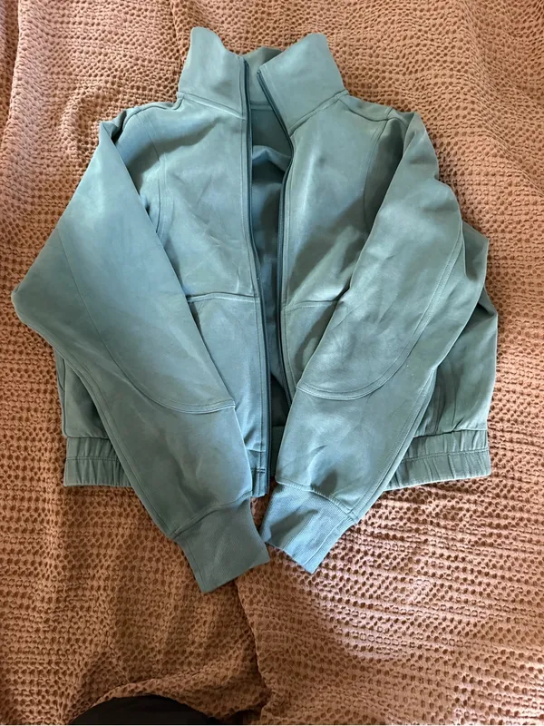 Lululemon softstreme funnel neck zip up size 6 green - Image 2