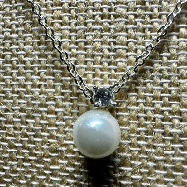 Faux pearl pendant necklace - Image 3