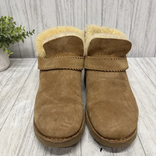 Womens Size 8.5 Ugg McKay Boots - Image 2