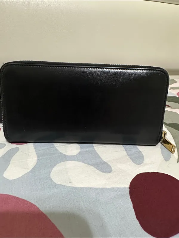 Yves Saint Laurent Black Leather Zip-Around Wallet with Gold YSL Emblem - Image 4