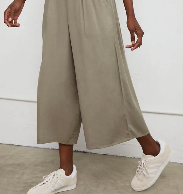 Aritzia Sunday best Sullivan pant brand new size M - Image 3