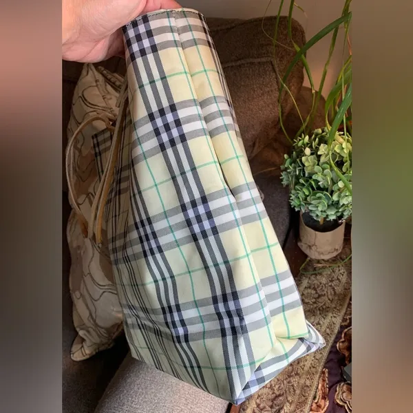 Authentic VINTAGE BURBERRY Checkered medium long tote - Image 16