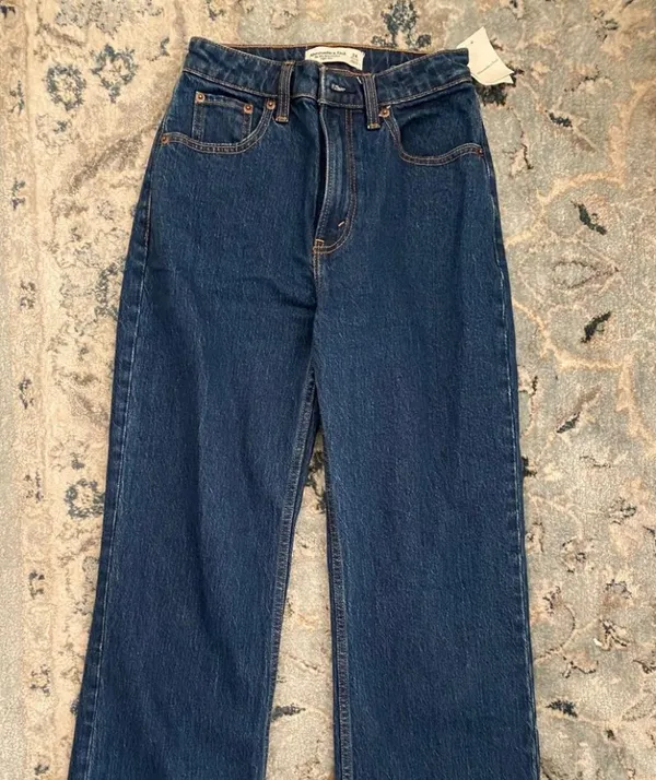 Abercrombie & Fitch Curve Love 90s Relaxed Jean - Image 2