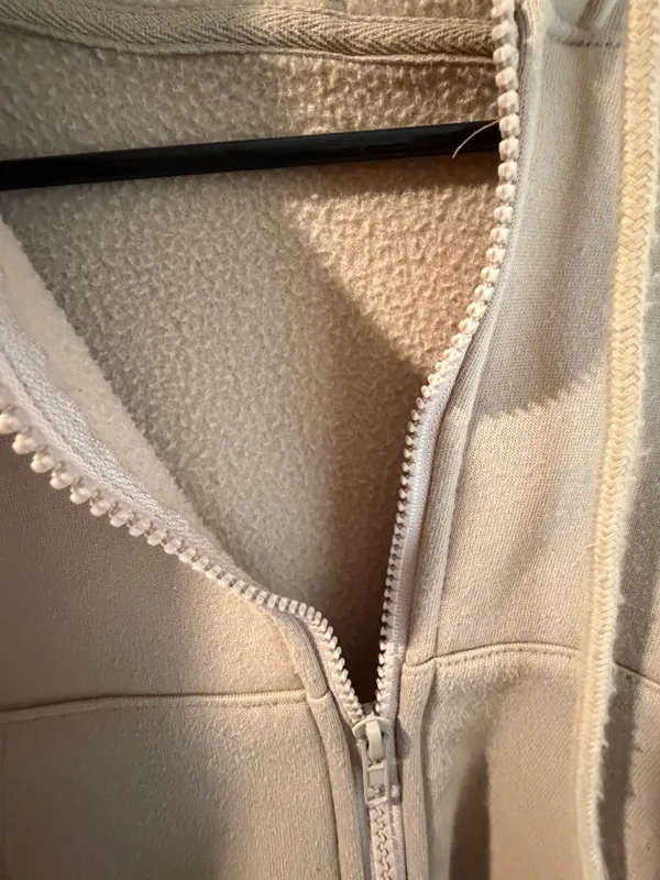 Amazon Cropped Zip-Up Hoodie - Image 3