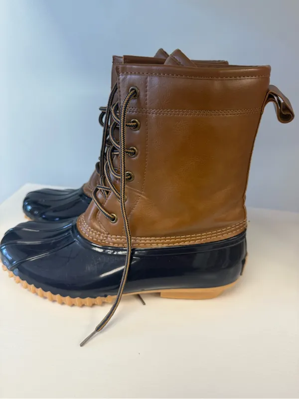 Classic totes Duck rain Boots in Brown and Navy size 9 - Image 3