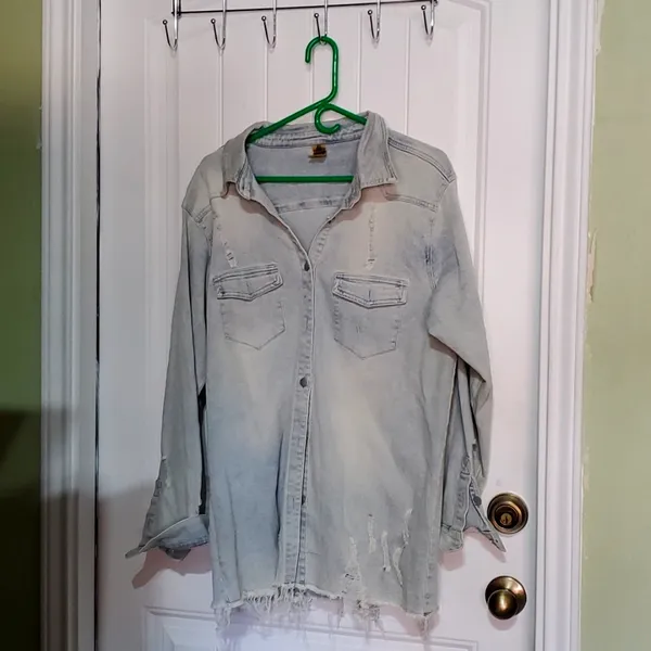 Source Unknown Distressed Jean shirt - Image 4