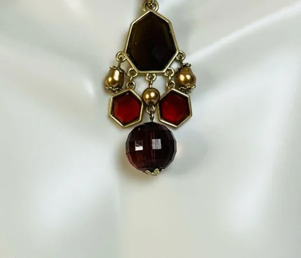 Villager Liz Claiborne Faceted Beaded Choker Necklace And Matching Hoop Earrings - Image 2