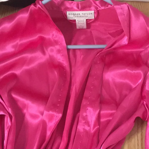 Womens Morgan Taylor Super Sexy Lightweight Silky Satiny Pink Robe Size Small - Image 4