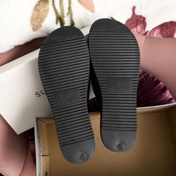 NIB Crisscross Slide Sandal 6 Black - Image 3